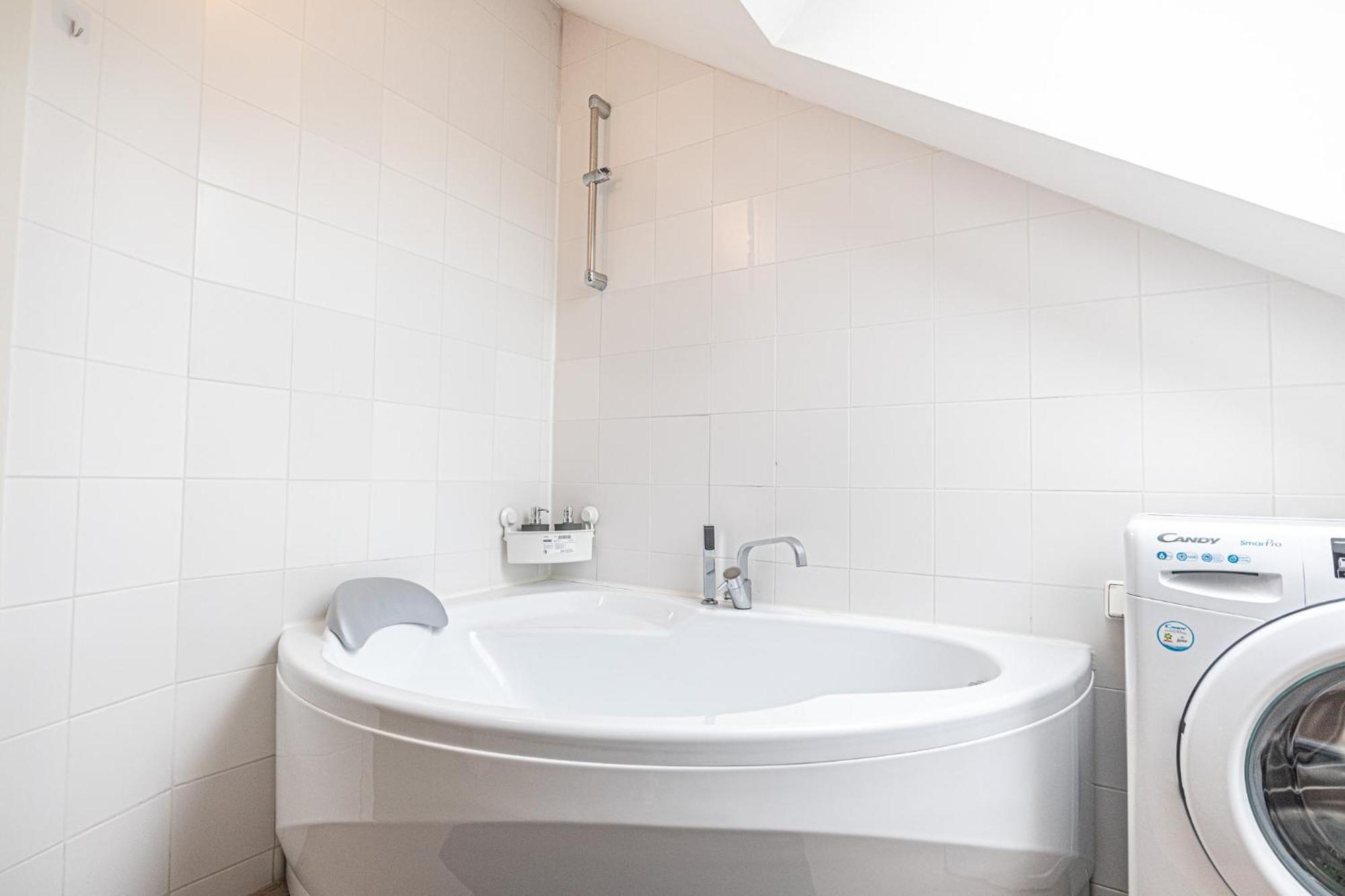 Airy Attic Apt.: Stylish Studio At Penzing Area Wien Exterior foto